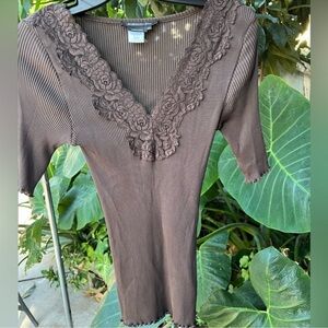 Bcbgmaxazria y2k lace trim cami short sleeve top knit brown